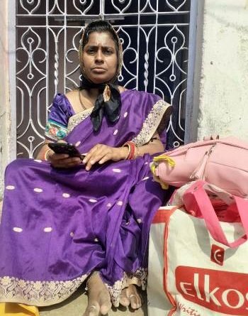 ସ୍ୱାମୀର ଘର ଆଗରେ ଧାରଣାରେ ବସିଲେ ପ୍ରଥମ ସ୍ତ୍ରୀ