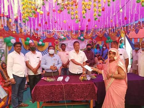 ବିଧାୟକଙ୍କ ଦ୍ୱରା ବିଜୁ ସ୍ୱାସ୍ଥ୍ୟ କଲ୍ୟାଣ ଯୋଜନା ସ୍ମାର୍ଟ କାର୍ଡ ବଣ୍ଟନ 