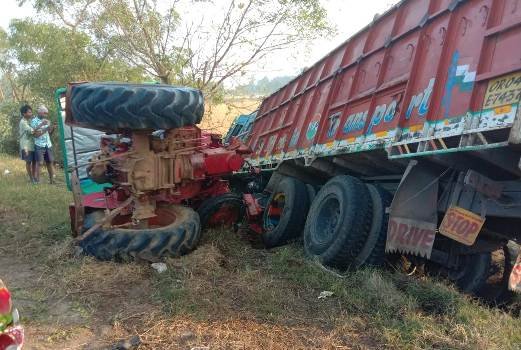 ଧାନମଳା ଟ୍ରାକ୍ଟର ସହ ଟ୍ରକ୍ ମୁହାଁମୁହିଁ; ଦୁଇ ଗୁରୁତର