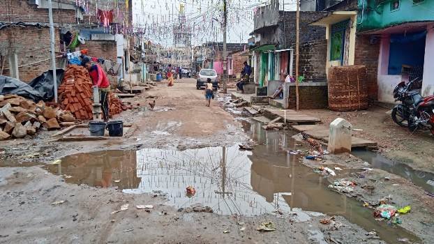 ଗୁମ୍ମାରେ ମଶା ବଂଶବୃଦ୍ଧି : ମଝି ରାସ୍ତାରେ ଆବର୍ଜନା ପାଣି