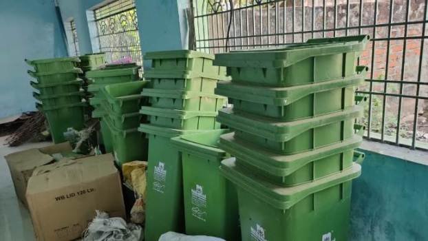 ପରିତ୍ୟକ୍ତ ଅବସ୍ଥାରେ ପଡିରହିଚି ଡ଼ଷ୍ଟବିନ୍, : ସୋସିଆଲ ମିଡିଆରେ ଫୋଟ ଭାଇରାଲ୍