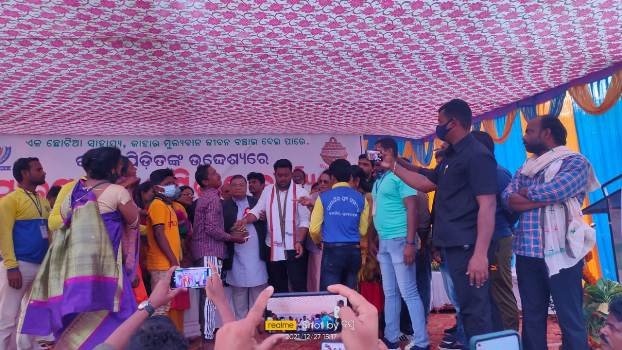 କର୍କଟ ପୀଡ଼ିତ ବାଳକ ସୌମ୍ୟରଞ୍ଜନ ପ୍ରଧାନଙ୍କୁ ସମାଜ ମଙ୍ଗଳ ହୁଣ୍ଡିରୁ ଆଦାୟ ଅର୍ଥରାଶି ପ୍ରଦାନ