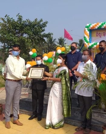 ଶ୍ରେଷ୍ଠ ବିଡ଼ିଓ ରୂପେ ସମ୍ମାନିତ