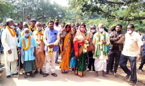 ସରପଞ୍ଚ ପାଇଁ ସଂଗ୍ରାମ ଓ ସମିତି ସଭ୍ୟ ପାଇଁ ବିଶ୍ୱଭାରତୀ ନାମାଙ୍କନ ପତ୍ର ଦାଖଲ କଲେ