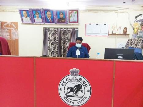 ବୁଗୁଡା ତହସିଲ : ବାତ୍ୟା ସହାୟତା ରାଶି ପ୍ରଦାନ ଆରମ୍ଭ