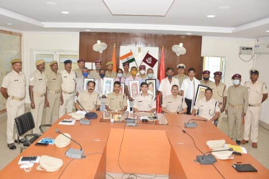 ୫ ହୋମଗାର୍ଡଙ୍କୁ ଅବସର ସମ୍ବର୍ଦ୍ଧନା ସହ ଆର୍ଥିକ ସହାୟତା ପ୍ରଦାନ