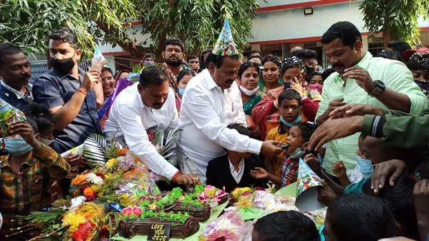 ବାଳାଶ୍ରମର ଶିଶୁଙ୍କ ଗହଣରେ ଜନ୍ମଦିନ ପାଳିଲେ ବିଧାୟକ