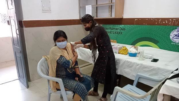 ବୁଷ୍ଟର ଡୋଜ ଟିକା ନେଲେ ସ୍ୱାସ୍ଥ୍ୟ କର୍ମୀ ଓ ୬୦ ବର୍ଷ ବୟସରୁ ଉର୍ଦ୍ଧ୍ୱ ବ୍ୟକ୍ତି