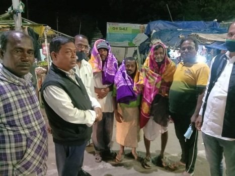 ନିରାଶ୍ରୟ ଲୋକଙ୍କୁ କମ୍ବଳ ବଂଟନ