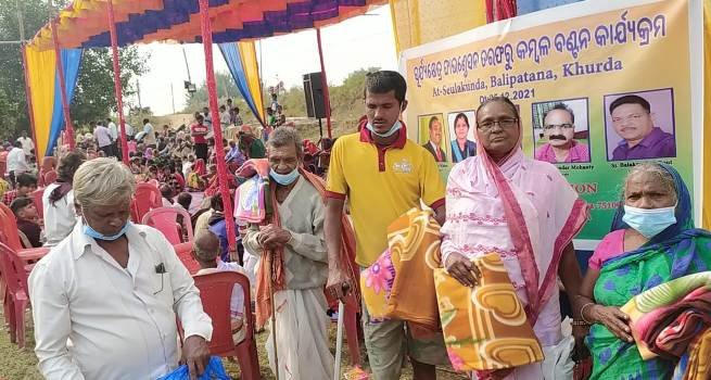 ଅସହାୟଙ୍କୁ କମ୍ବଳ ବଂଟନ