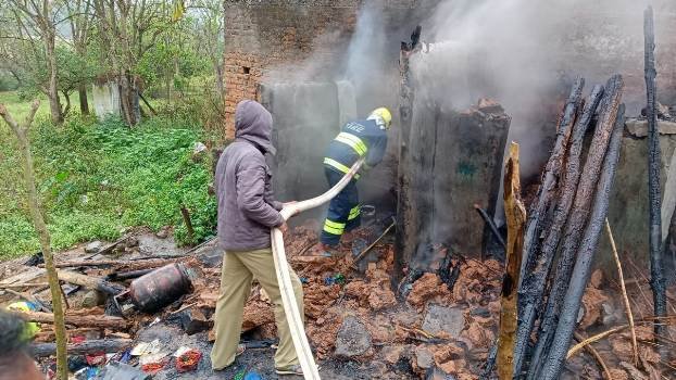 ଗ୍ୟାସ ନିଆଁ ଲାଗି ୩ ବଖରା ଘର ପୋଡି ନଷ୍ଟ