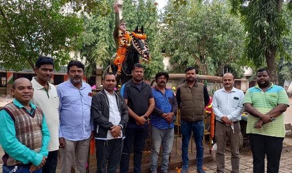 ନେତାଜୀଙ୍କ ପ୍ରତିମୂତିକୁ ସଫେଇ କରି ଜୟନ୍ତୀ ପାଳିଲା ଭୁବନେଶ୍ୱର ଓକିଲ ସଂଘ