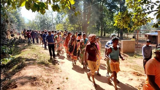 ଗାଁ ସୀମା କୁ କେନ୍ଦ୍ର କରି ଦୁଇ ଗ୍ରାମବାସୀ ମୁହାଁମୁହିଁ