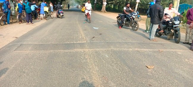 ମହାବିଦ୍ୟାଳୟ ସମ୍ମୁଖରେ ହମ୍ପସ ପାଲଟିଛି ମରଣଜନ୍ତା 