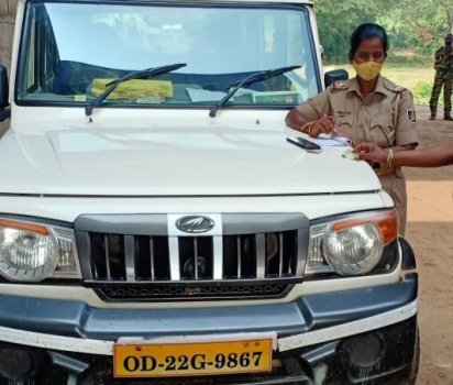 ହେଲମେଟ ଚେକିଂକୁ ନେଇ ପୋଲିସ ହଟହଟା