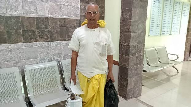 ଜିଲ୍ଲାପାଳଙ୍କ ନିକଟରେ ଗୁହାରି କଲେ : ୭୦ ବର୍ଷୀୟ ବୃଦ୍ଧ