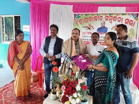 ବିଡିଓଙ୍କୁ ଭାବବିହ୍ୱଳ ବିଦାୟ ସମ୍ବର୍ଦ୍ଧନା ଦେଲା ସରପଞ୍ଚ ସଂଘ