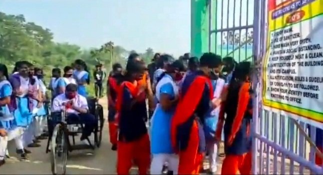 କେନ୍ଦ୍ରାପଡା ଜିଲ୍ଲାରେ ୧୯ହଜାର ୭୮୮ ଛାତ୍ରଛାତ୍ରୀ ମାଟ୍ରିକ ପରୀକ୍ଷା ଦେଲେ