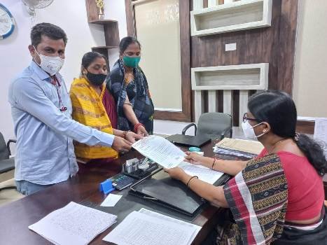 ଅଙ୍ଗନବାଡି କେନ୍ଦ୍ରରେ ଗ୍ୟାସ୍ ସଂଯୋଗ କରିବା ସମେତ ବିଭିନ୍ନ ଦାବୀ ନେଇ ଜିଲ୍ଲାପାଳଙ୍କ ଉଦ୍ଦେଶ୍ୟ ରେ ସ୍ମାରକ ପତ୍ର ପ୍ରଦାନ