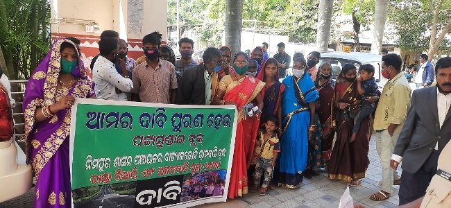 ନିମପୁର ଶାସନ ଦଳିତ ବସ୍ତି ପକ୍ଷରୁ ସମସ୍ୟା ନେଇ ଜିଲ୍ଲାପାଳଙ୍କୁ ଦାବିପତ୍ର