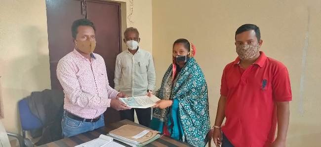 ସରପଞ୍ଚ ପ୍ରାଥୀ ନିମନ୍ତେ ମାମା ସେଠୀଙ୍କ ନାମାଙ୍କନ ପତ୍ର ଦାଖଲ
