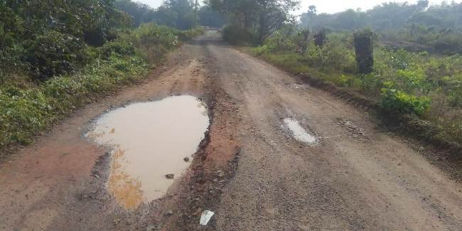 ରାସ୍ତାକୁ ମରାମତି କରିବାକୁ ଦାବୀ
