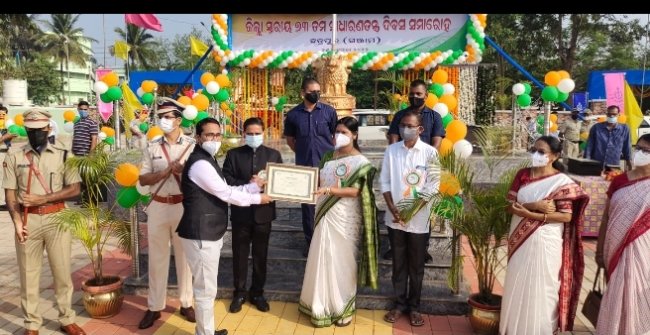 ଉତ୍ସର୍ଗୀକୃତ ସେବା ପାଇଁ ଜିଲ୍ଳା ସ୍ତରରେ ବେଲଗୁଣ୍ଠା ବିଡ଼ିଓ ସମ୍ମାନୀତ