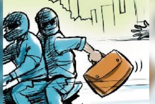 ୩ଲକ୍ଷ ଟଙ୍କା ଝାମ୍ପିନେଲେ କଳା ପଲସର ଆତଙ୍କୀ