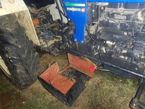 ଗାଡି ରୁ ବ୍ୟାଟେରୀ ଚୋରୀ ଅଭିଯୋଗ