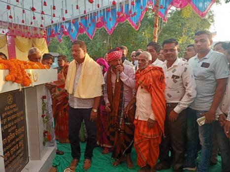 ଡେଙ୍ଗାପଦର ରାସ୍ତାର ଭିତ୍ତିପ୍ରସ୍ତର ସ୍ଥାପନ