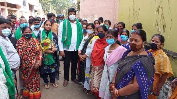 ମୌଳିକ ସମସ୍ୟାର ତୁରନ୍ତ ସମାଧାନ ଲାଗି ପ୍ରତିଶ୍ରୁତି ଦେଇଛନ୍ତି : ବିଧାୟକ ଶ୍ରୀ ବିକ୍ରମ କୁମାର ପଣ୍ଡାଙ୍କ