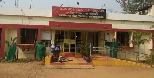 ଡିକି ଖୋଲି ଲୁଟିନେଲେ ଅଣଚାଷ ହଜାର(୪୯,୦୦୦ଟଙ୍କା)