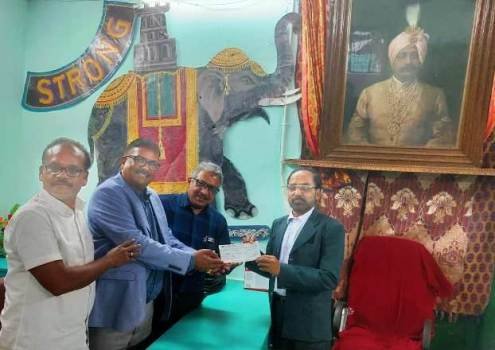 ପୁରାତନ ଛାତ୍ରଙ୍କ ଦ୍ଵାରା ଅର୍ଥରାଶି ପ୍ରଦାନ