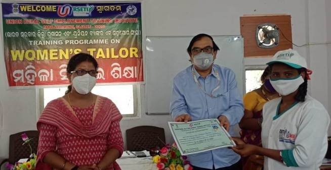 ସିଲେଇ ତାଲିମ କାର୍ଯ୍ୟକ୍ରମର ଉଦଯାପନ