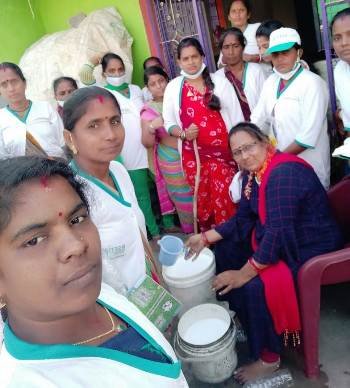 ପ୍ରଶିକ୍ଷିତ ମହିଳା ମାନଙ୍କ ଦ୍ଵାରା ଅଗରବତୀ ଓ ଫିନାଇଲ ନିର୍ମାଣ