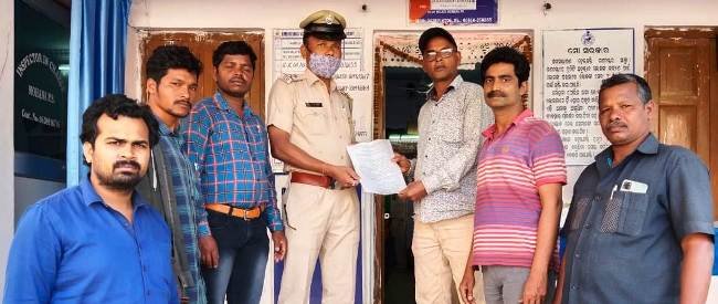 ମୋହନା ସାମ୍ବାଦିକ ସଂଘ ପକ୍ଷରୁ ଜିଲ୍ଲାପାଳ ଓ ଆରକ୍ଷୀ ଅଧିକ୍ଷକଙ୍କୁ ସ୍ମାରକପତ୍ର