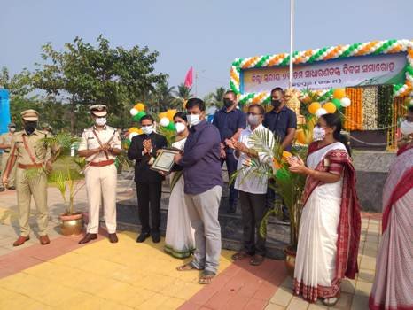 ଗଞ୍ଜାମ ବ୍ଲକର ବେଷ୍ଟ ପିଇଓ ଭାବେ ସମ୍ମାନିତ