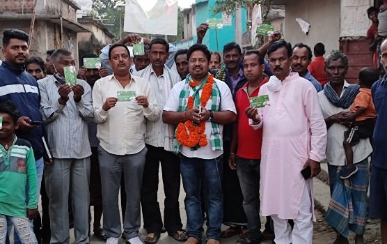 ଘରକୁ ଘର ବୁଲି ନିର୍ବାଚନ ପ୍ରଚାର