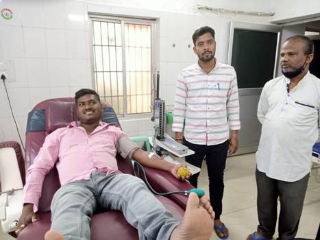 ରକ୍ତଦାନ କରି ନିଆରା ଢ଼ଙ୍ଗରେ ଜନ୍ମଦିନ ପାଳିଲେ ଯୁବ ସାମ୍ବାଦିକ