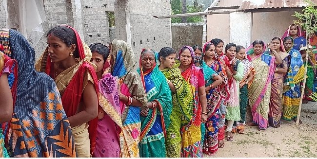 ଶାନ୍ତି ଶୃଙ୍ଖଳାର ସହ ହାଟଡିହିରେ ସରିଲା ମତଦାନ