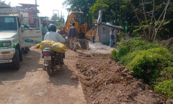 ପାଇପ ବିଛା କାର୍ଯ୍ୟରେ ନଷ୍ଟ ହେଉଛି ରାସ୍ତା