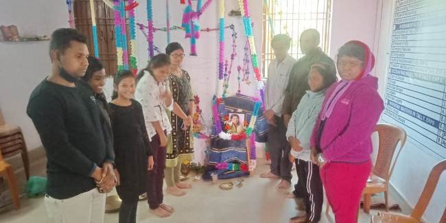 ଲତା ମଙ୍ଗେସକରଙ୍କୁ ଶ୍ରଦ୍ଧାଞ୍ଜଳି ଅର୍ପଣ