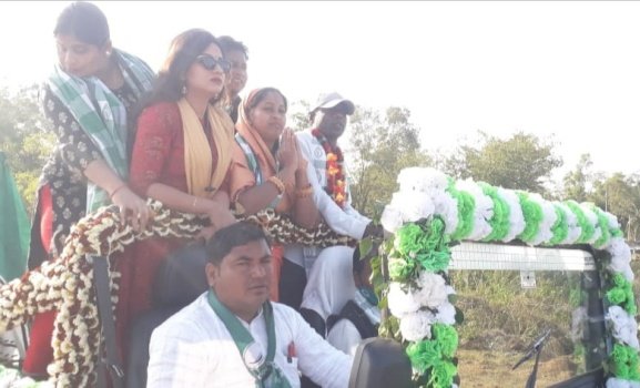 ନିର୍ବାଚନ ପ୍ରଚାରରେ ଫିଲ୍ମ ଅଭିନେତ୍ରୀ ରିୟା