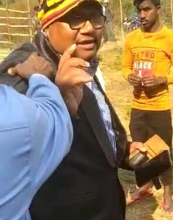 ପ୍ରଧାନ ଶିକ୍ଷକ ଭୋଟ କେନ୍ଦ୍ର ରେ ଉତେଜନା କରୁଥିବା ନେଇ ଭିଡ଼ିଓ ଭାଇରଲ