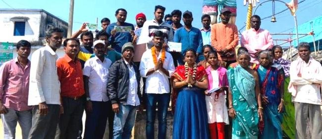 ଘରକୁ ଘର ବୁଲି ପ୍ରଚାର ଅଭିଯାନ ଚଳାଇଛନ୍ତି ସରପଂଚ ପ୍ରାର୍ଥିନୀ ଓ ସମିତିସଭ୍ୟ ପ୍ରାର୍ଥୀ