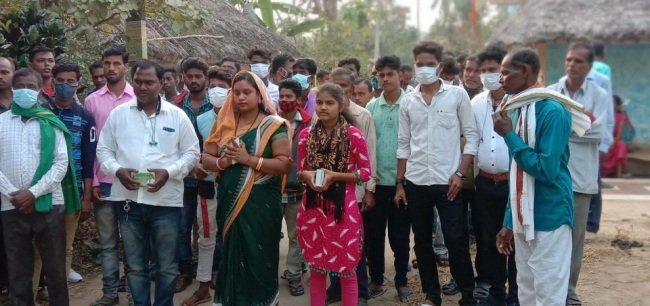 ଘରକୁ ଘର ବୁଲି ନିର୍ବାଚନ ପ୍ରଚାର