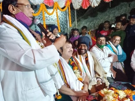 ପାଖଉଛି ନିର୍ବାଚନ ଗାଁ ଗାଁରେ ଜମୁଛି ପ୍ରଚାର
