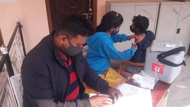 ନିର୍ବାଚନରେ ନିୟୋଜିତ ସରକାରୀ ଅଧିକାରୀ ଓ କର୍ମଚାରୀଙ୍କୁ କୋଭିଡ ଟିକା