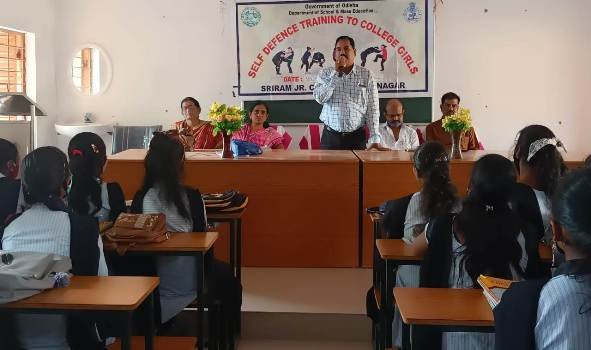 ଛାତ୍ରୀମାନଙ୍କ ଆତ୍ମରକ୍ଷା ତାଲିମ ଶିବିର 