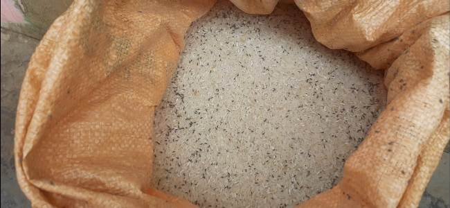 ଗୁମ୍ମାରେ ଏମଡ଼ିଏମ୍ ଚାଉଳ ପୁକଡ଼ା ଓଜନରେ ଅନିୟମିତତା ନେଇ ଅଭିଭାବକଙ୍କ ଅଭିଯୋଗ